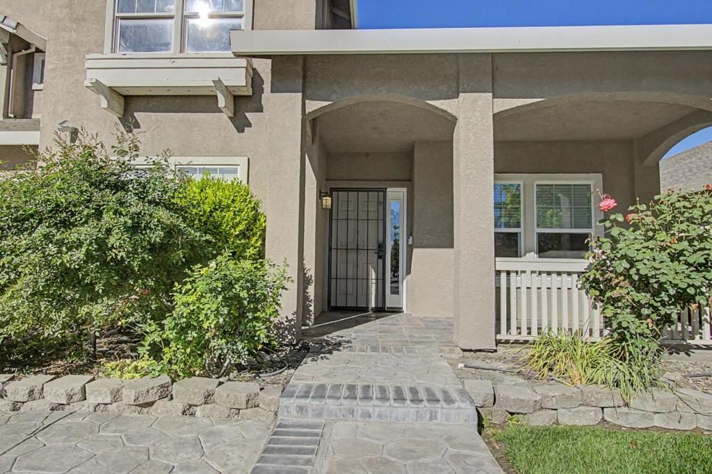 Image 5 of property listing at 1753 Mills, Los Banos, CA 93635