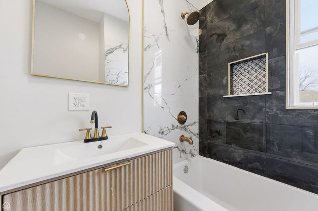 6004 S Carpenter Street, Chicago, IL 60621