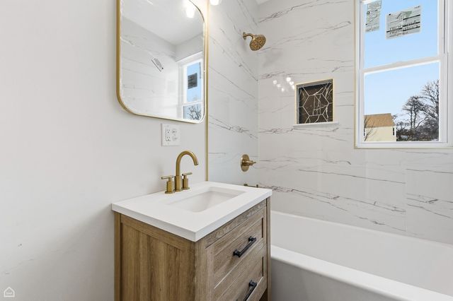 6004 S Carpenter Street, Chicago, IL 60621