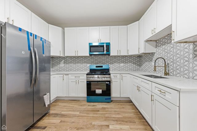 6004 S Carpenter Street, Chicago, IL 60621