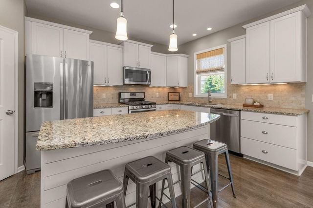 9231 Lighthouse Lane, Woodbury, MN 55129