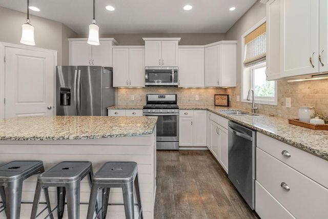 9231 Lighthouse Lane, Woodbury, MN 55129