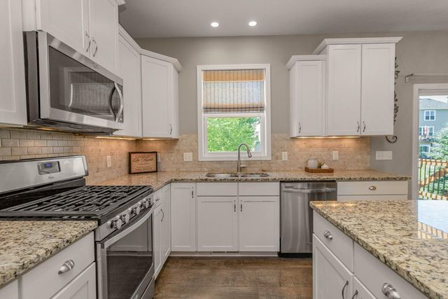 9231 Lighthouse Lane, Woodbury, MN 55129