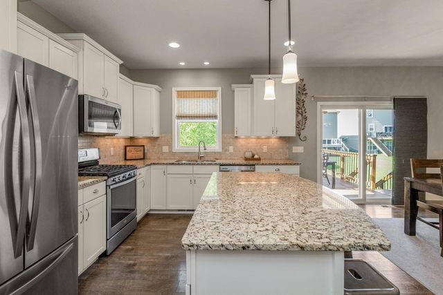 9231 Lighthouse Lane, Woodbury, MN 55129