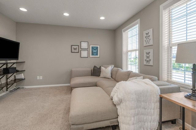 9231 Lighthouse Lane, Woodbury, MN 55129