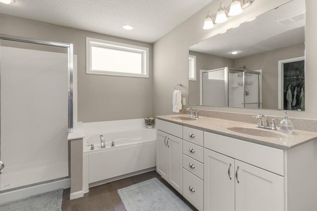 9231 Lighthouse Lane, Woodbury, MN 55129