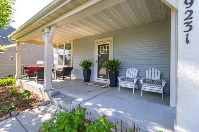 9231 Lighthouse Lane, Woodbury, MN 55129