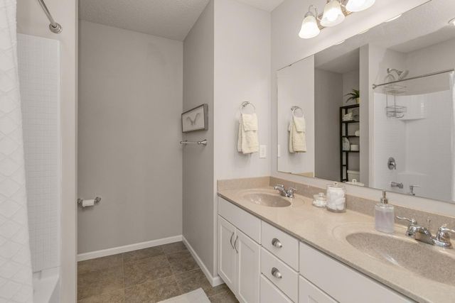 9231 Lighthouse Lane, Woodbury, MN 55129
