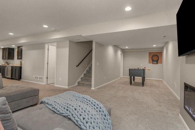9231 Lighthouse Lane, Woodbury, MN 55129