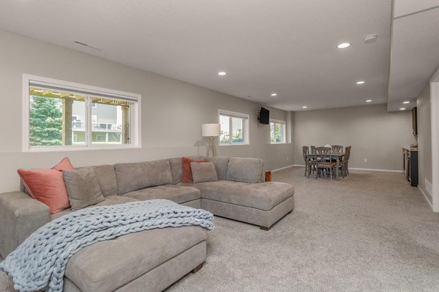 9231 Lighthouse Lane, Woodbury, MN 55129
