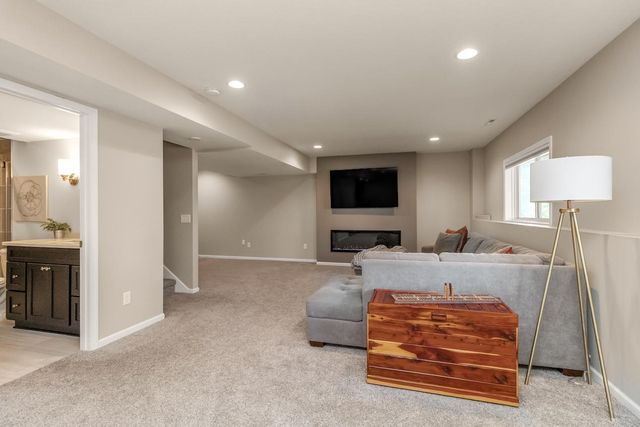 9231 Lighthouse Lane, Woodbury, MN 55129