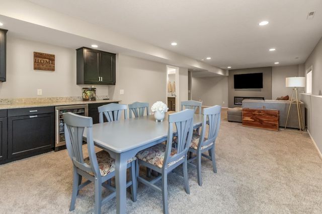 9231 Lighthouse Lane, Woodbury, MN 55129