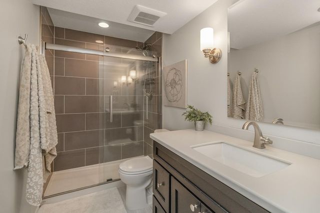 9231 Lighthouse Lane, Woodbury, MN 55129