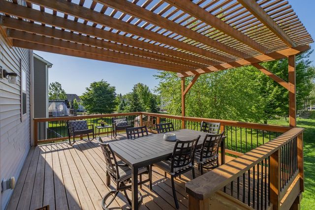 9231 Lighthouse Lane, Woodbury, MN 55129