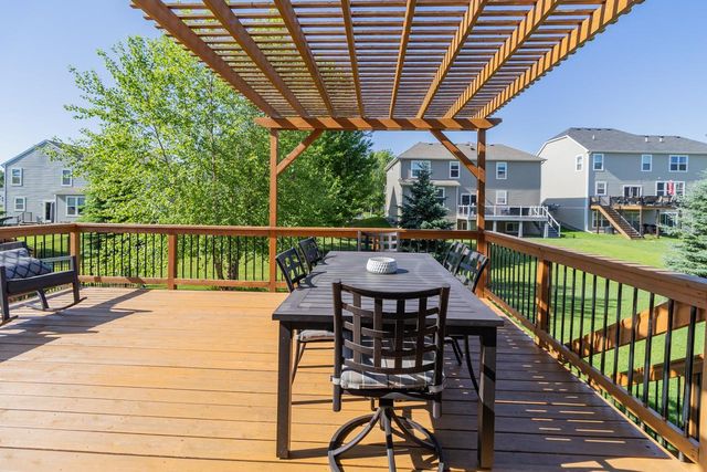 9231 Lighthouse Lane, Woodbury, MN 55129