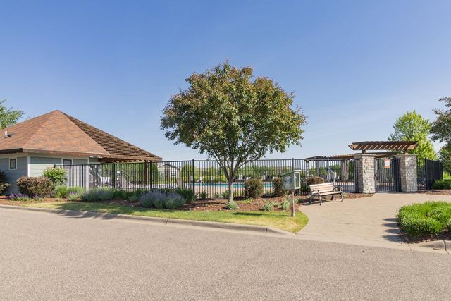 9231 Lighthouse Lane, Woodbury, MN 55129