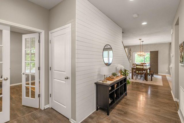 9231 Lighthouse Lane, Woodbury, MN 55129