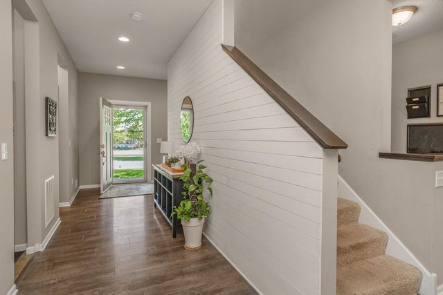 9231 Lighthouse Lane, Woodbury, MN 55129