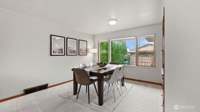 9533 14th Avenue NW, Seattle, WA 98117