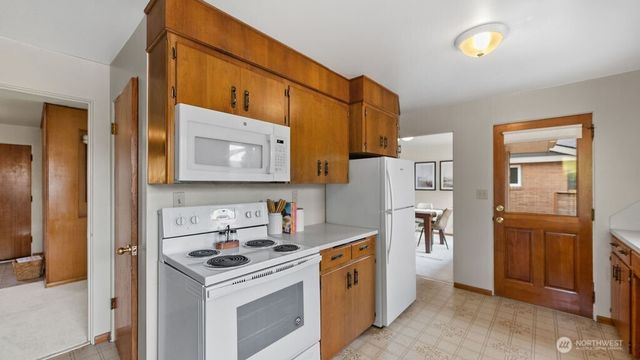 9533 14th Avenue NW, Seattle, WA 98117