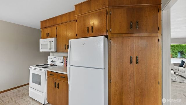 9533 14th Avenue NW, Seattle, WA 98117