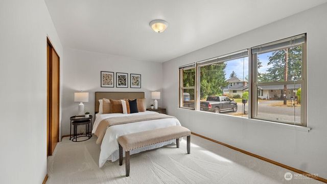 9533 14th Avenue NW, Seattle, WA 98117