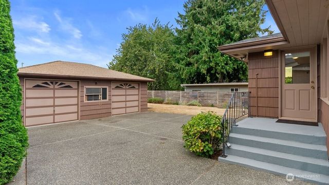9533 14th Avenue NW, Seattle, WA 98117