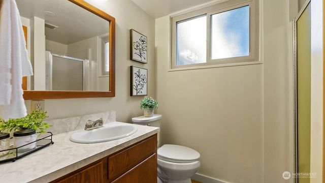 9533 14th Avenue NW, Seattle, WA 98117