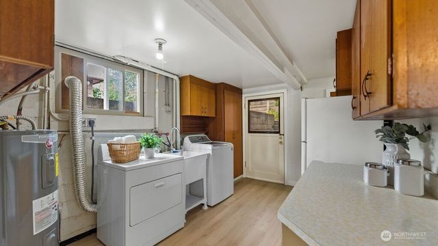 9533 14th Avenue NW, Seattle, WA 98117
