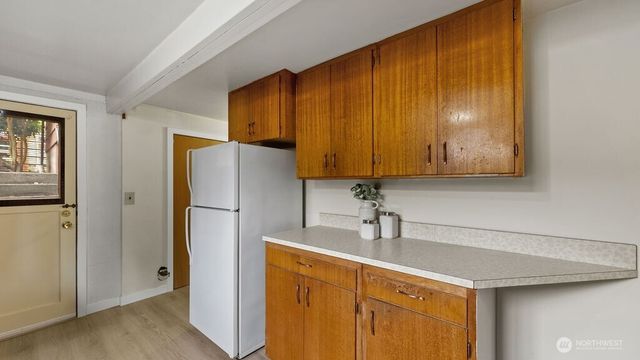 9533 14th Avenue NW, Seattle, WA 98117