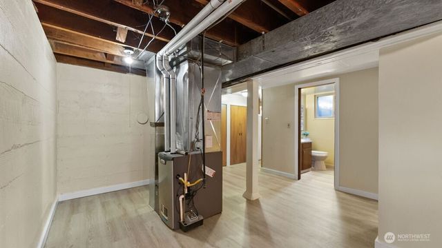 9533 14th Avenue NW, Seattle, WA 98117
