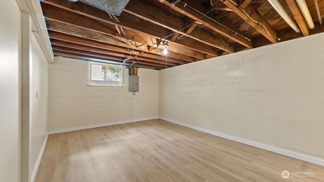 9533 14th Avenue NW, Seattle, WA 98117