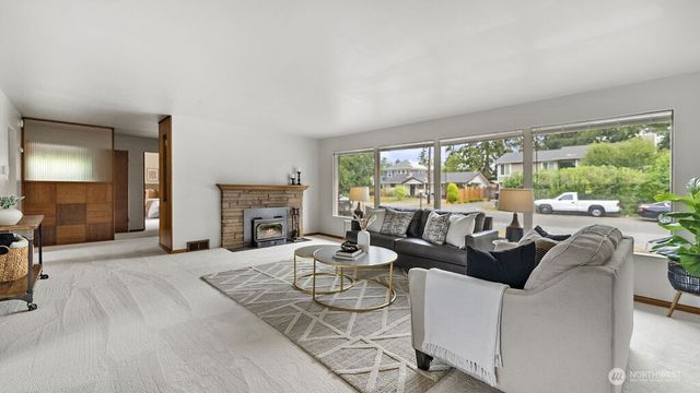 9533 14th Avenue NW, Seattle, WA 98117