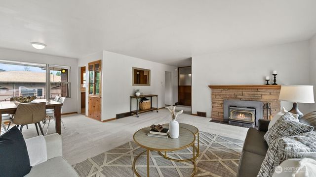 9533 14th Avenue NW, Seattle, WA 98117
