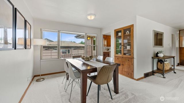 9533 14th Avenue NW, Seattle, WA 98117