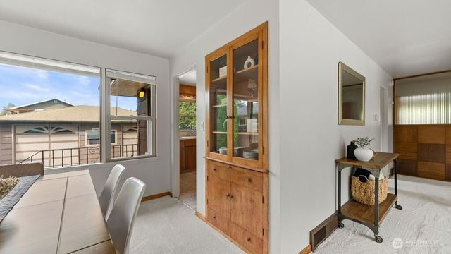 9533 14th Avenue NW, Seattle, WA 98117