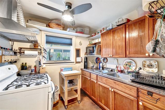 1401 NE 33rd St, Oakland Park, FL 33334