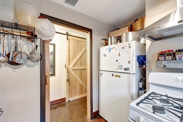 1401 NE 33rd St, Oakland Park, FL 33334