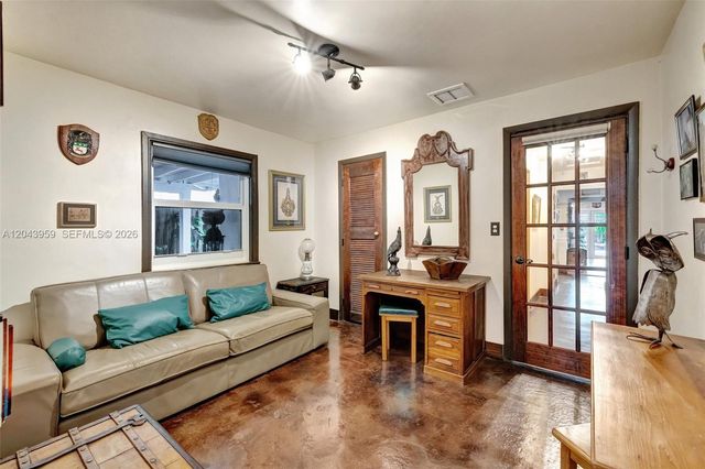 1401 NE 33rd St, Oakland Park, FL 33334