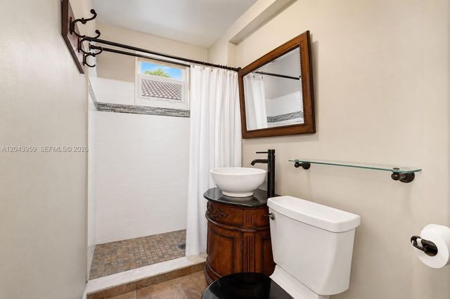 1401 NE 33rd St, Oakland Park, FL 33334