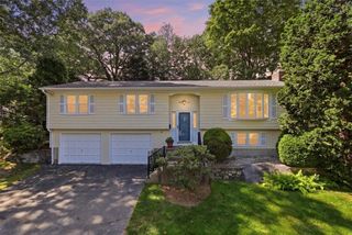 83 Sage Drive, Warwick, RI 02886