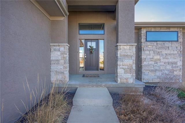 26089 W 96 Street, Lenexa, KS 66227