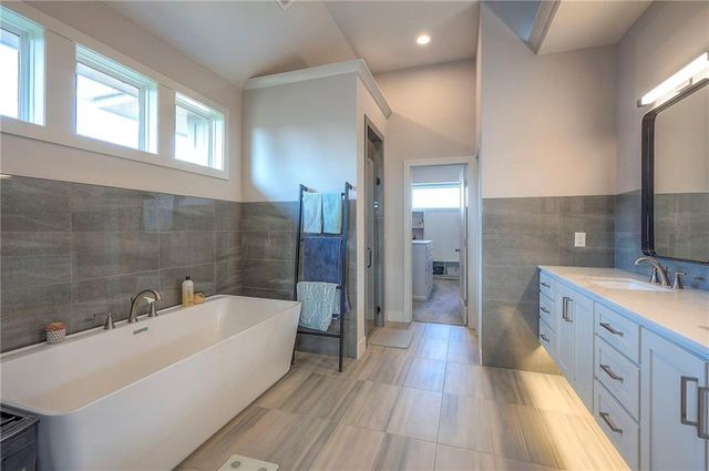 26089 W 96 Street, Lenexa, KS 66227