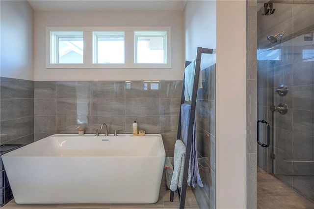 26089 W 96 Street, Lenexa, KS 66227