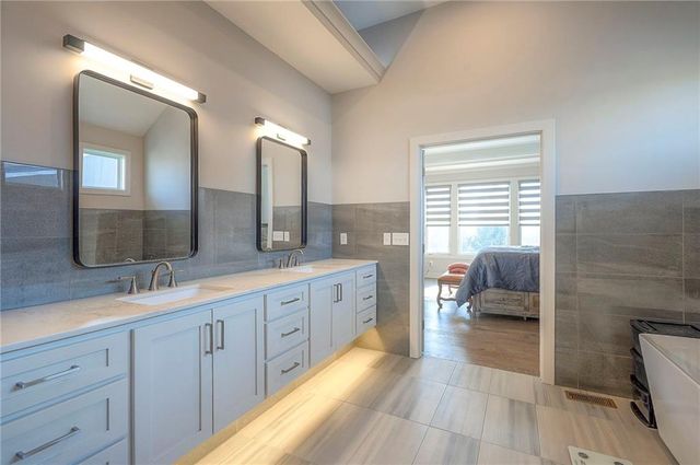 26089 W 96 Street, Lenexa, KS 66227