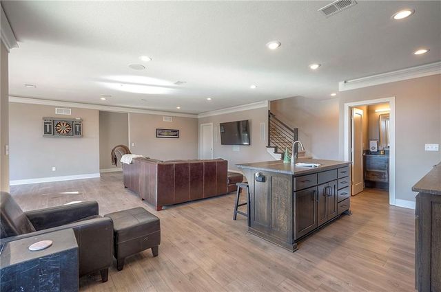 26089 W 96 Street, Lenexa, KS 66227