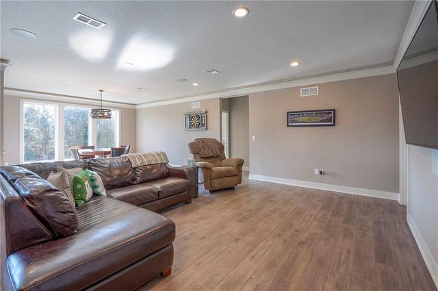 26089 W 96 Street, Lenexa, KS 66227