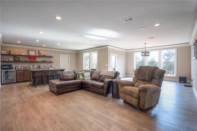 26089 W 96 Street, Lenexa, KS 66227