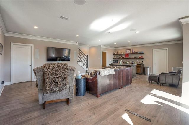 26089 W 96 Street, Lenexa, KS 66227