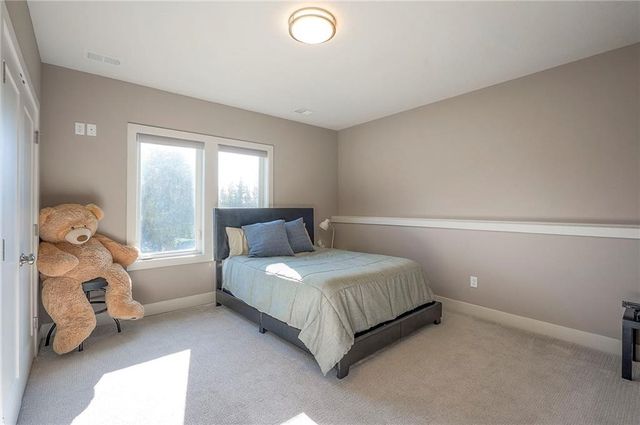 26089 W 96 Street, Lenexa, KS 66227